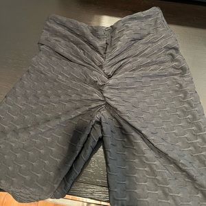 Lici Fit black textured leggings. Brand new. Size small.